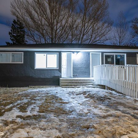 Centre Street Upper 2Bedsuite 4408 Calgary Luaran gambar